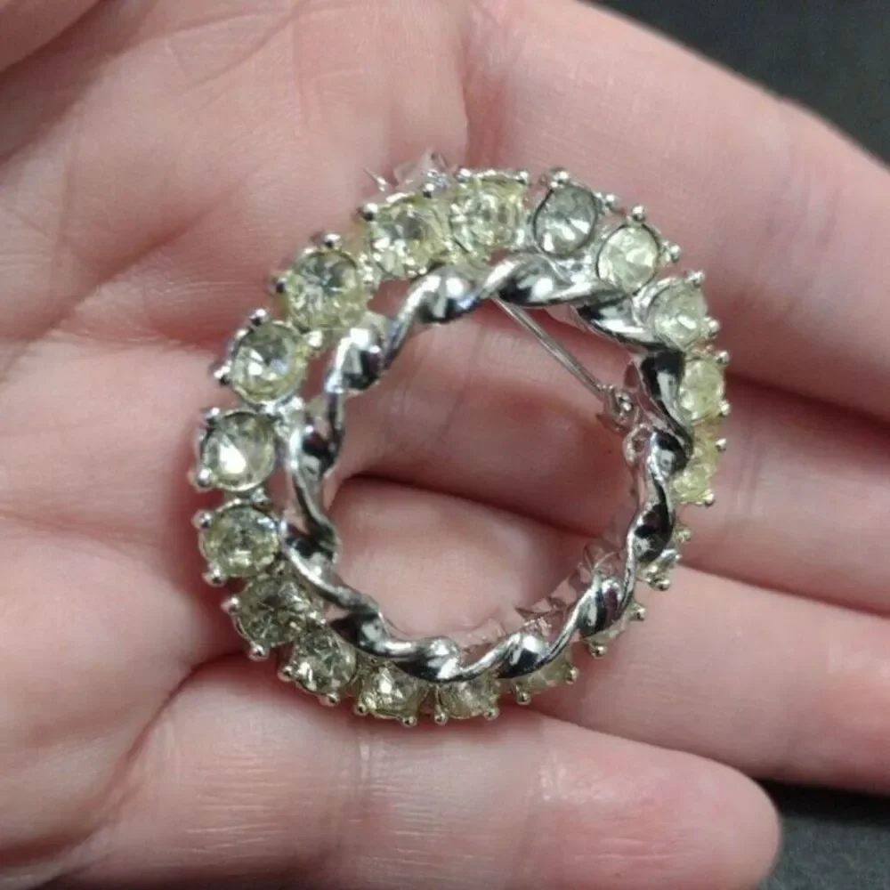 Vintage round rhinestone brooch